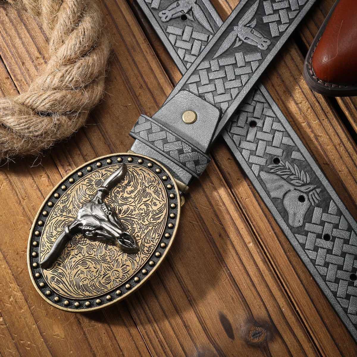 Vintage Western Bull Head Belt Men and Women with Embossed Alloy Buckle